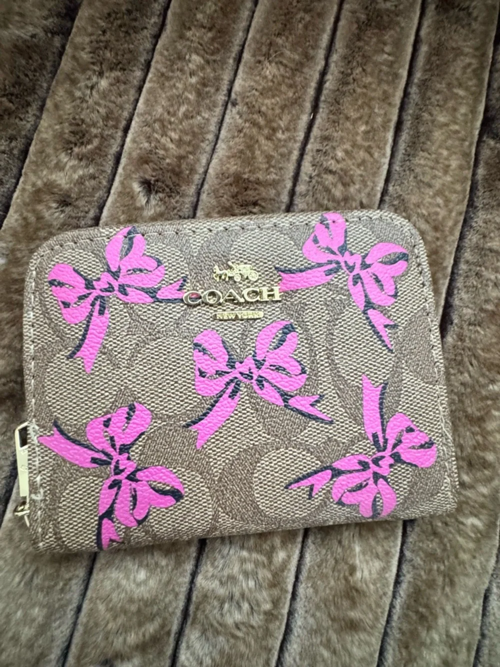 NWT COACH Pink Bow Signature Zip-Around Wallet - Picture 2 of 4